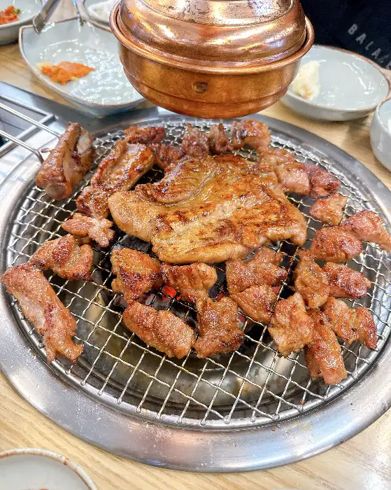 숯불에 구워지는 돼지갈비