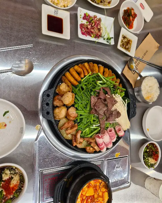 곱창, 대창, 막창, 염통이 구워지고 있는 모습