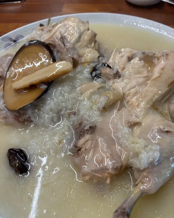 닭백숙에 곁들여 나온 추가 재료
