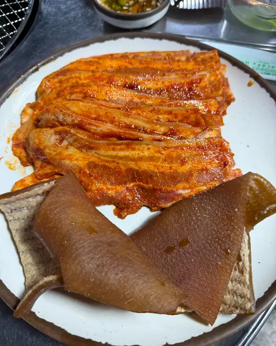 초벌구이된 삼겹살