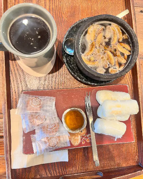 커피와 쌍화탕, 그리고 떡