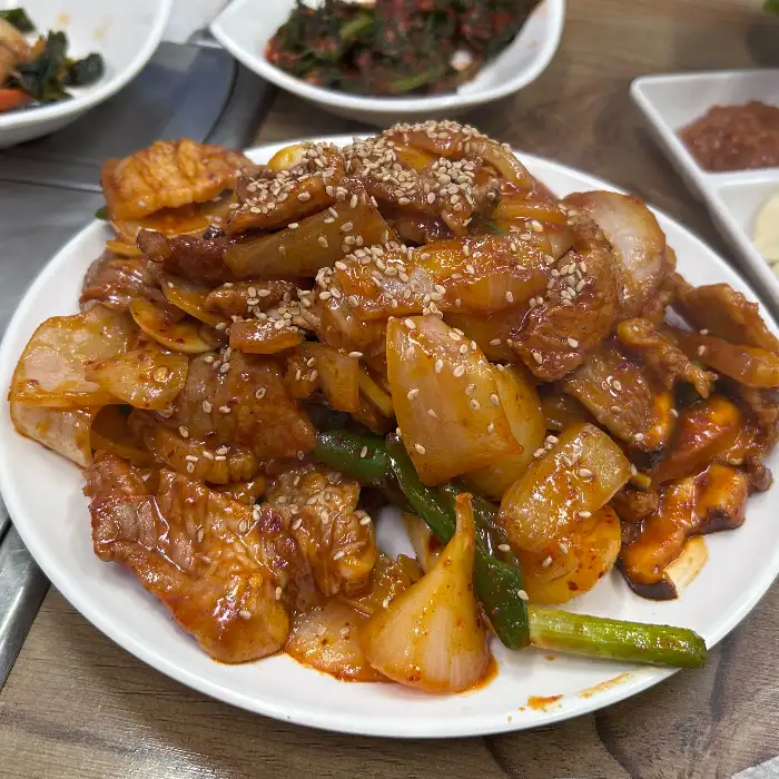 푸짐하고 먹음직스러운 제육볶음
