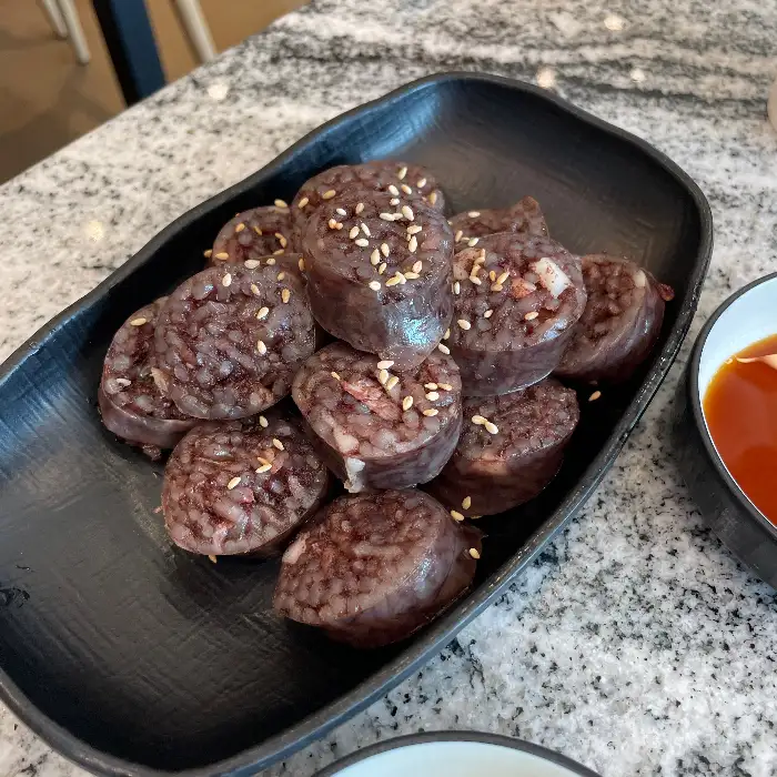 묵은지 감자탕과 함께 주문한 순대 한 접시