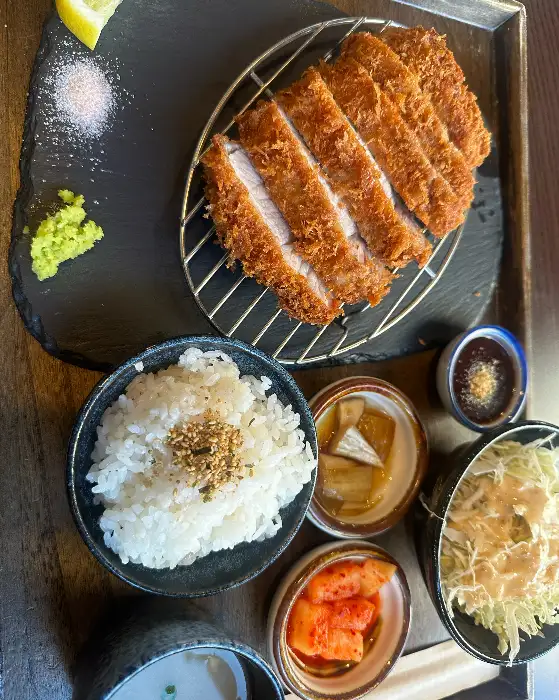 잘 튀겨진 로스카츠
