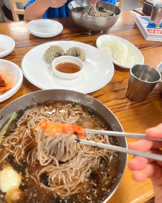 비빔막국수와 만두