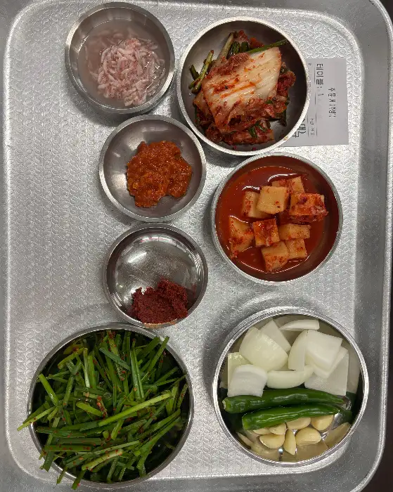 다양한 밑반찬 모습