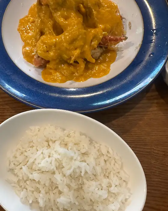 뿌팟퐁커리와 밥