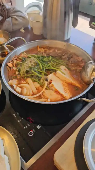 김이 모락모락 나는 두부전골
