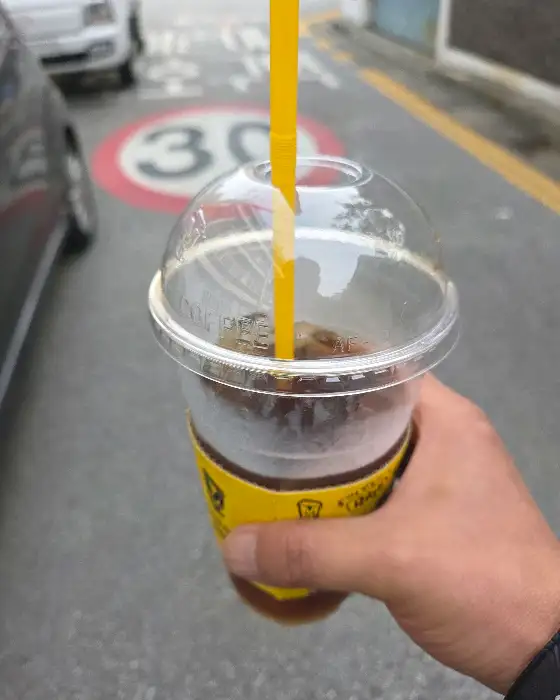 메가커피 인기 메뉴 포스터