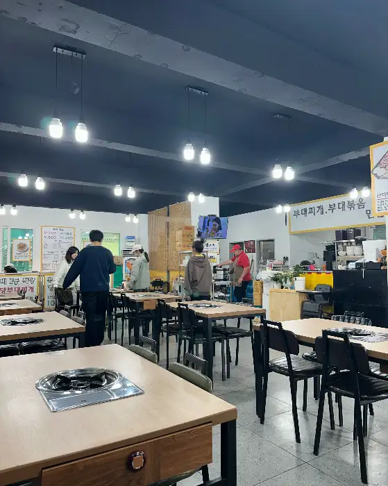 매장 내부 전경