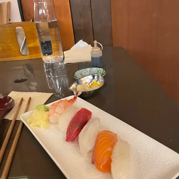 신선한 스시 한 점