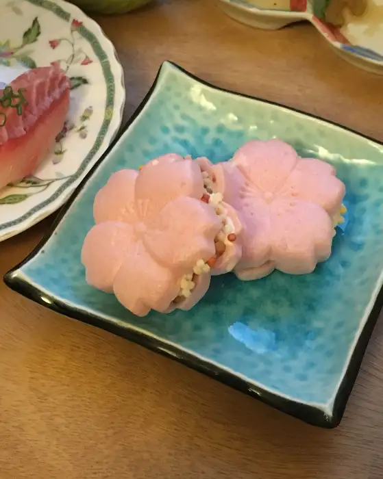사랑스러운 벚꽃 모양 디저트