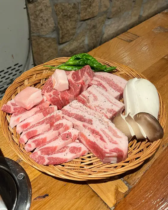 숙성된 삼겹살과 목살