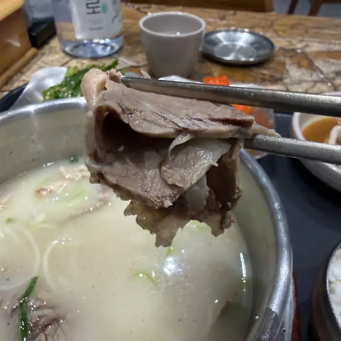 설렁탕 고기와 특제 소스