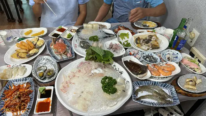 푸짐한 해산물 식탁