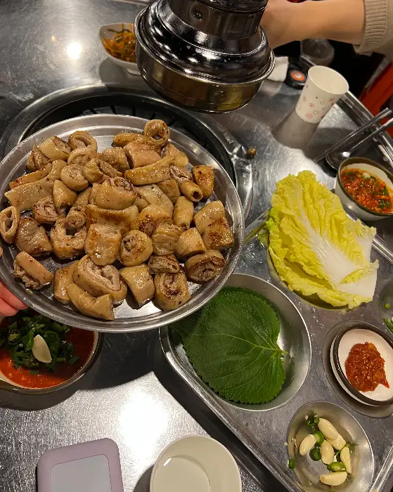 푸짐하게 차려진 상차림