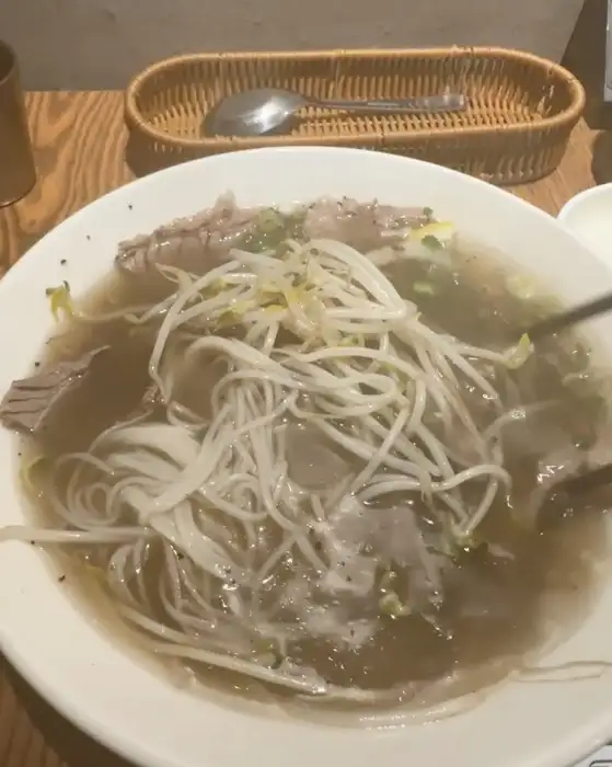 쌀국수 면발과 고기