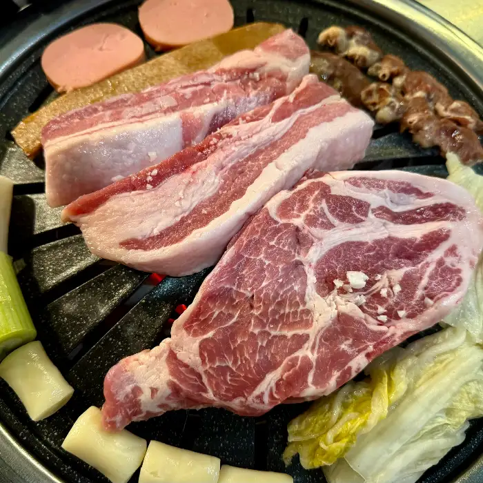 삼겹살과 목살, 껍데기