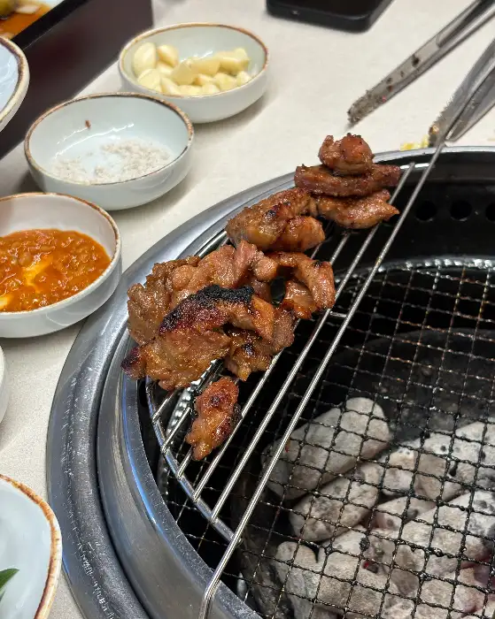양념이 잘 배어든 돼지갈비