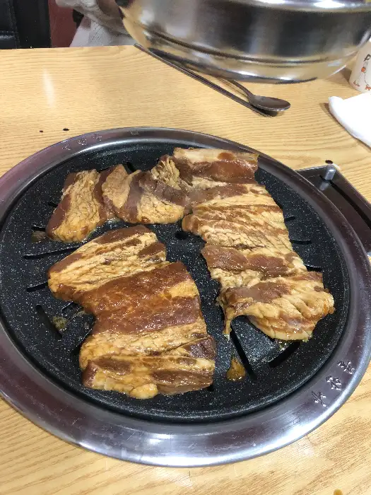 넓고 쾌적한 식당 내부 모습