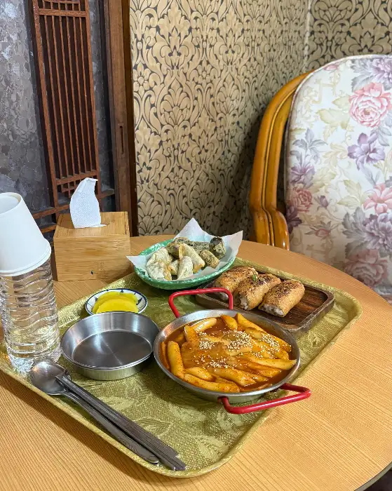 떡볶이와 유부초밥