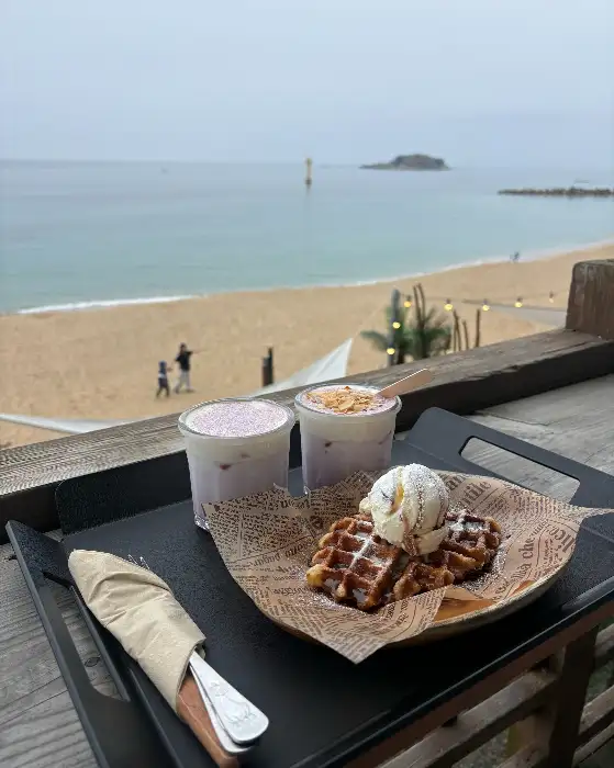 크로플과 음료