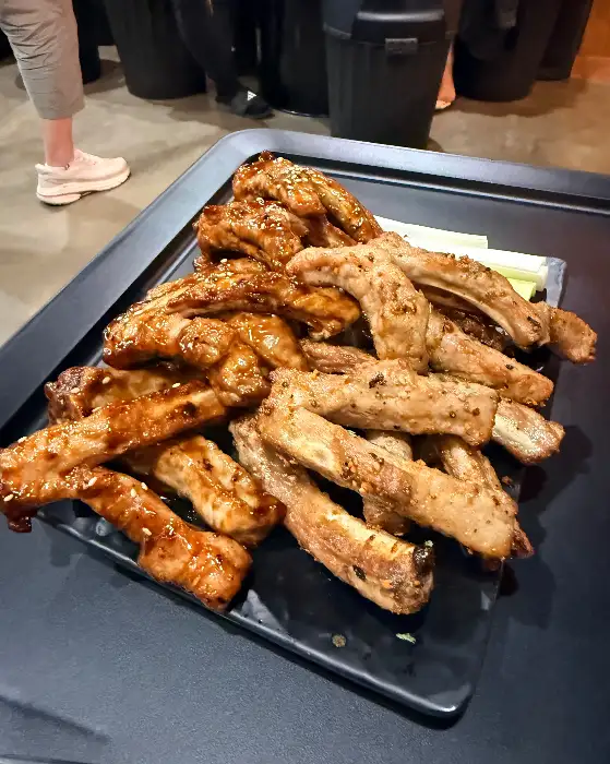 푸짐하게 담긴 여러 종류의 쪽갈비