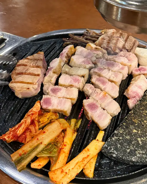 고반식당 마곡점의 노릇하게 구워진 삼겹살