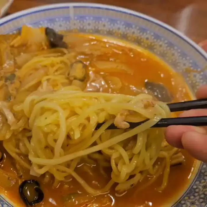 짬뽕 국물과 건더기