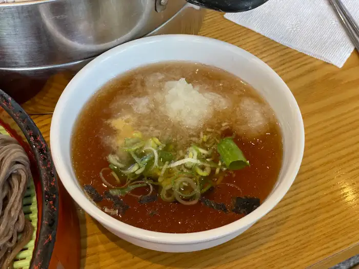 모밀 육수와 고명