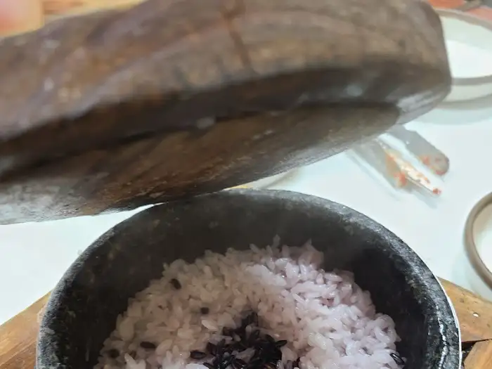 솥밥 뚜껑 열기 직전