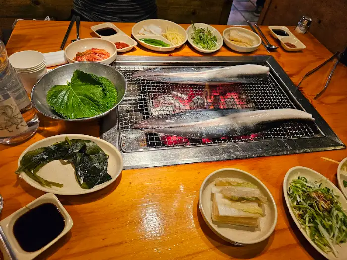 장어구이와 곁들여지는 밑반찬