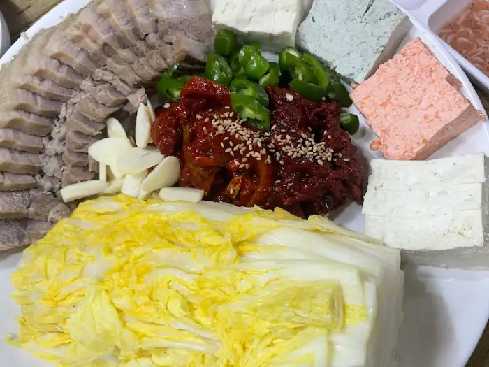 삼색 두부와 보쌈 사진