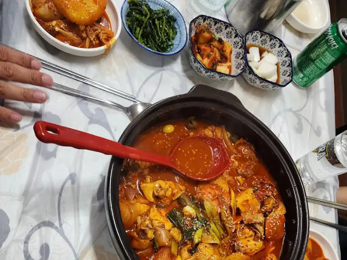 찜닭과 곁들여 나온 반찬들