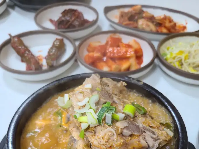 다양한 반찬 구성