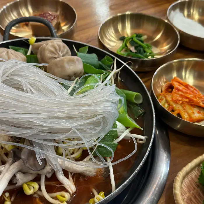 물갈비전골과 함께 나온 밑반찬들