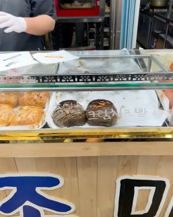 진열된 빵들