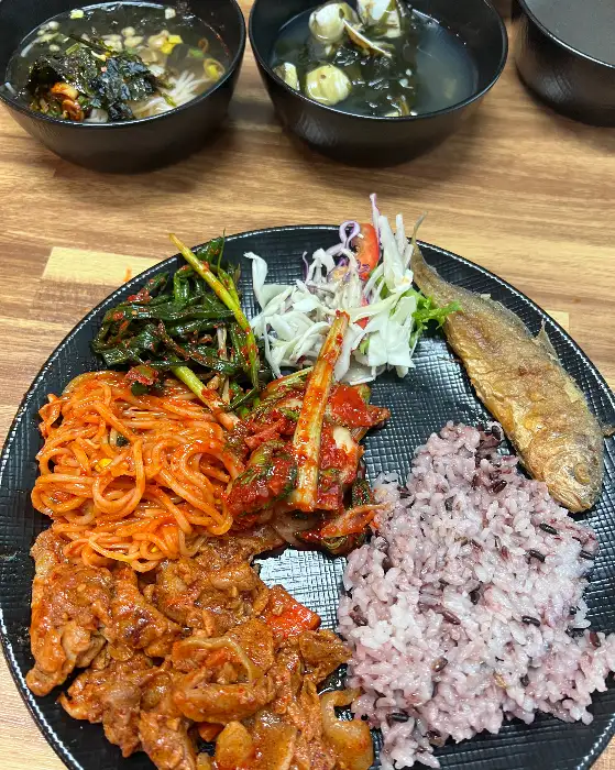 국물 요리와 메인 메뉴