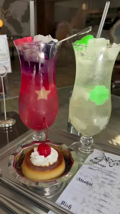 매력적인 음료와 디저트