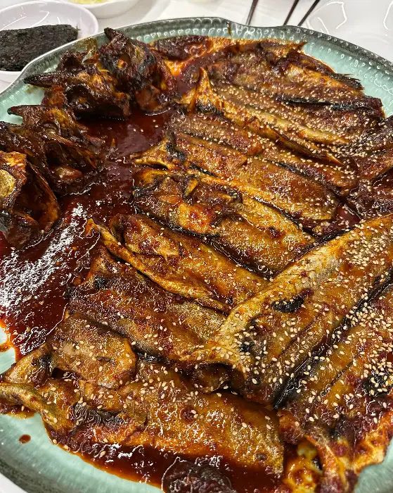 푸짐하게 담긴 매콤 명태조림