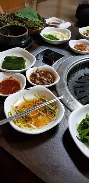 밑반찬과 쌈 채소