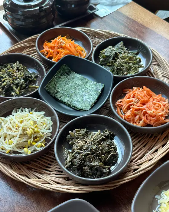 맛있게 먹은 후의 테이블 모습