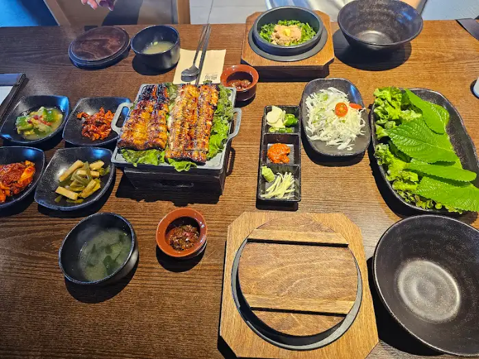 장어솥밥 한상차림