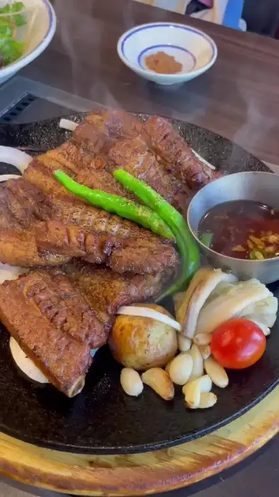 넓은 내부 홀 전경