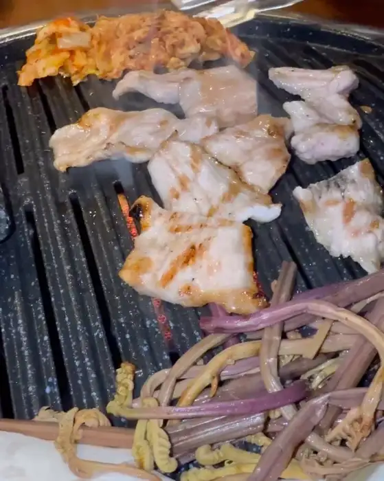 고반식당 마곡점의 삼겹살 구이