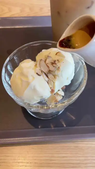달콤한 디저트와 음료