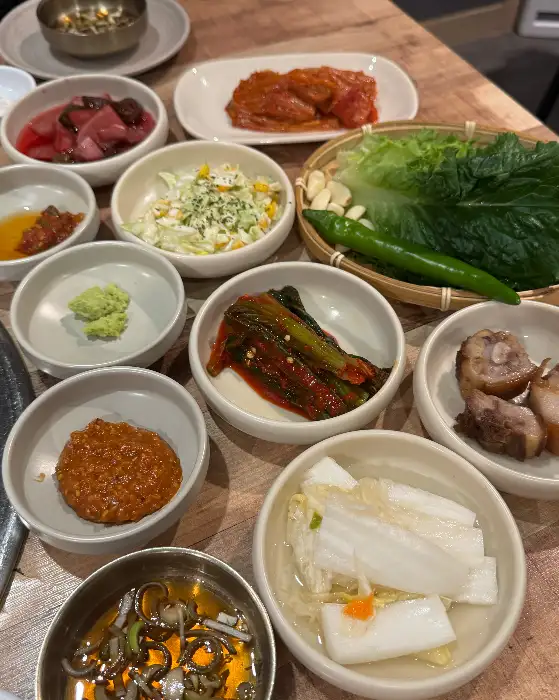 다양한 종류의 반찬들