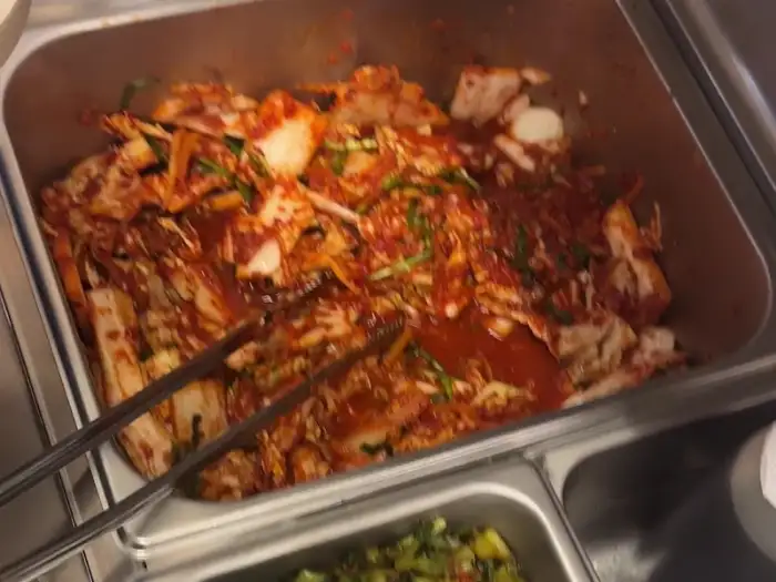 음식 준비 공간의 신선한 김치
