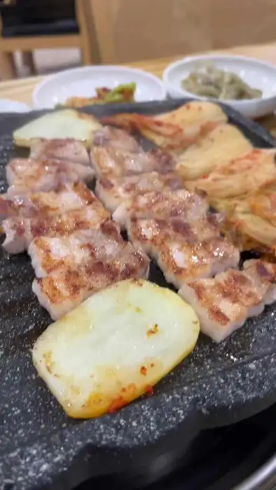 구워지고 있는 삼겹살