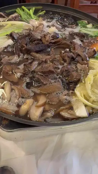 깊고 풍부한 능이버섯전골